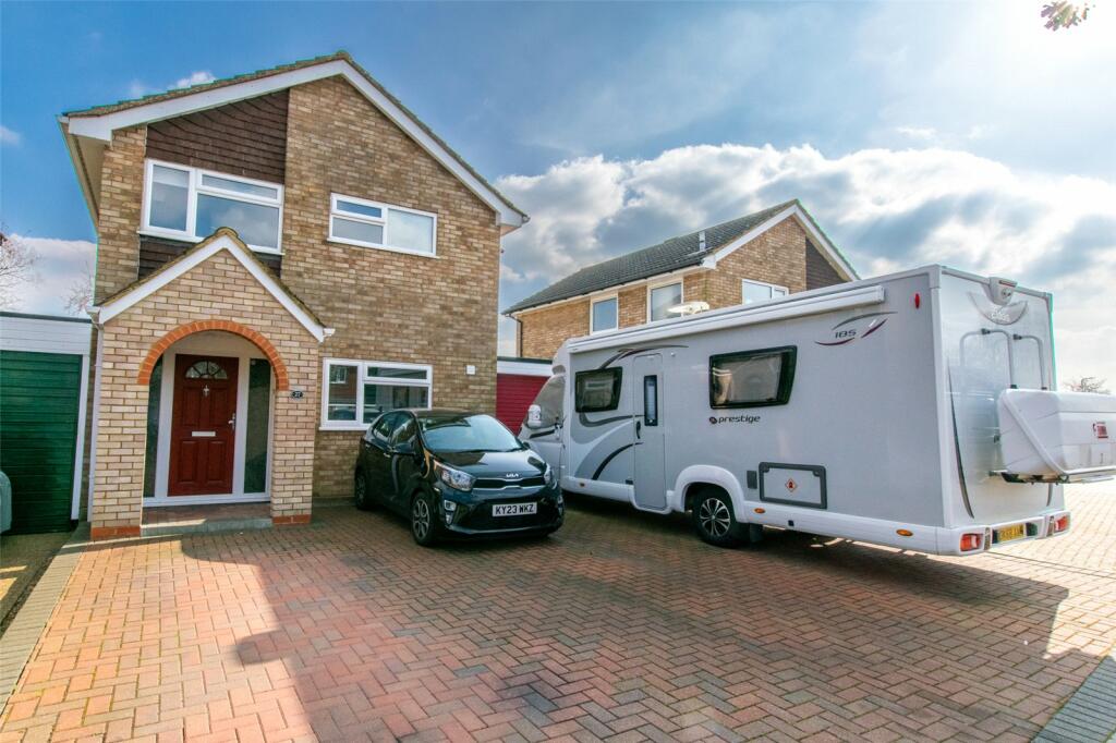 3 bedroom detached house for sale in Windmill Hill Drive, Bletchley