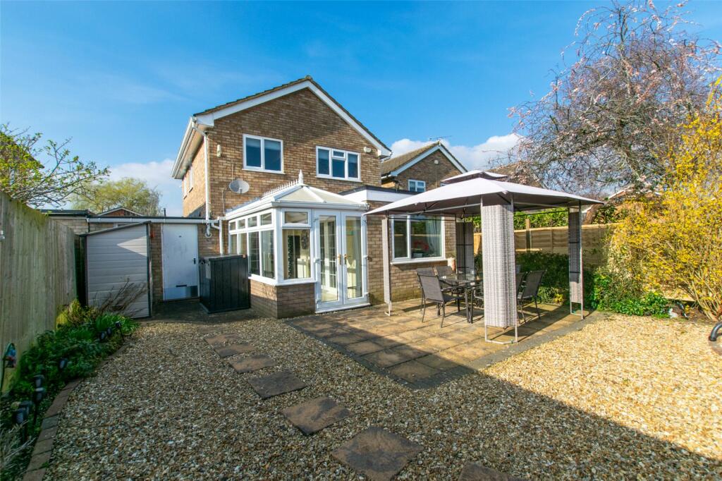 3 bedroom detached house for sale in Windmill Hill Drive, Bletchley