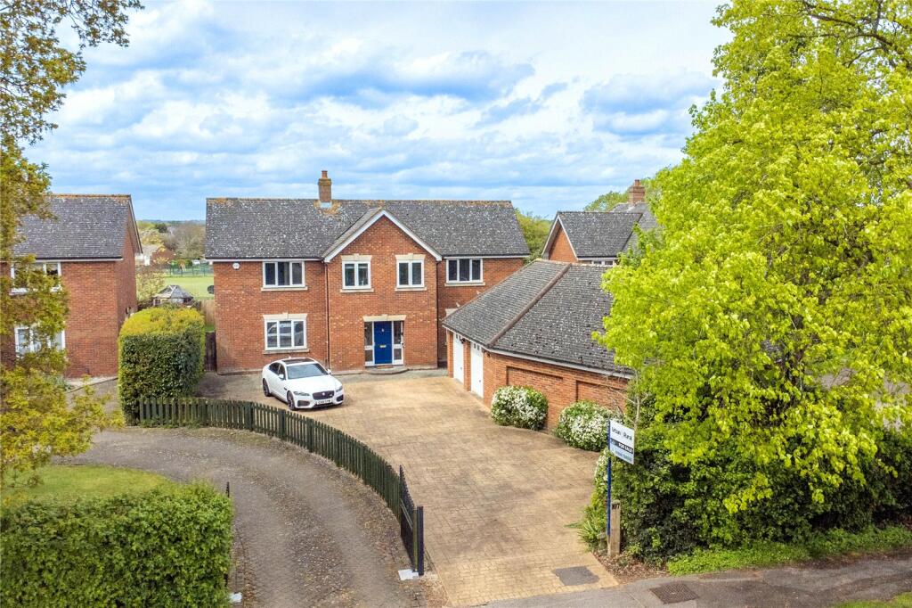 5 bedroom detached house for sale in Whalley Drive, Bletchley, Bucks, MK3