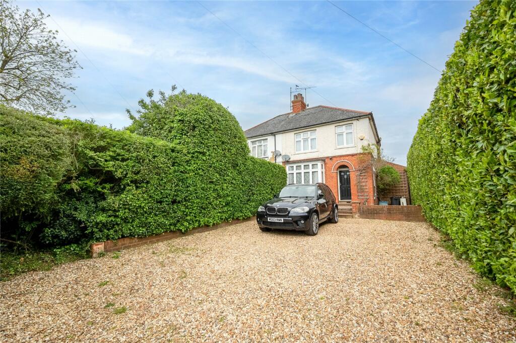 2 bedroom semidetached house for sale in Buckingham Road, Bletchley, MK3