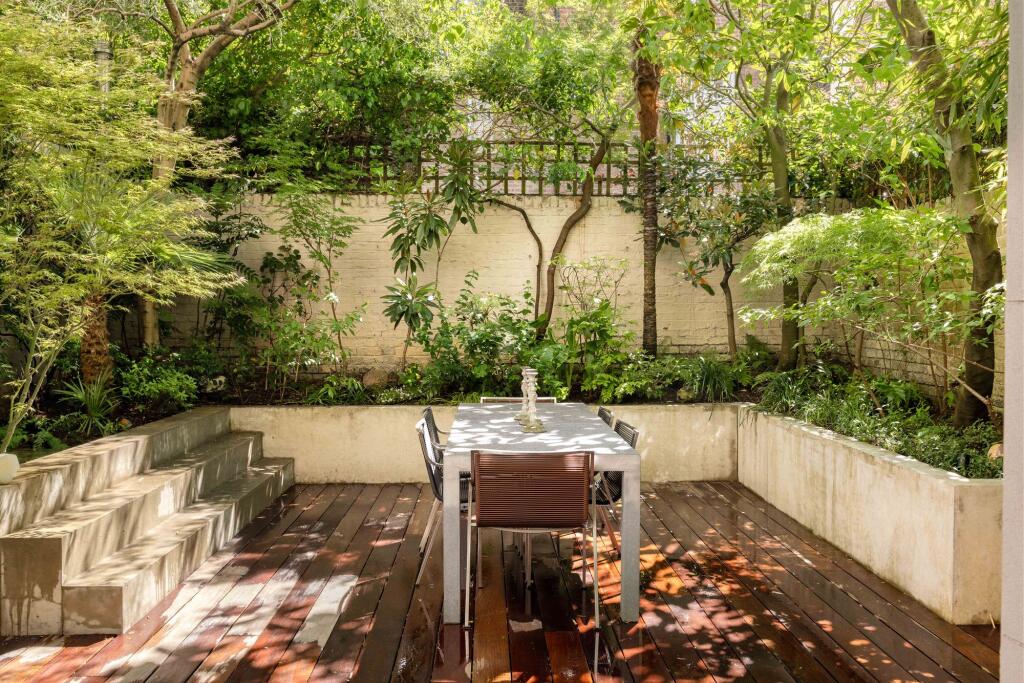 Main image of property: Regents Park Road, London, NW1