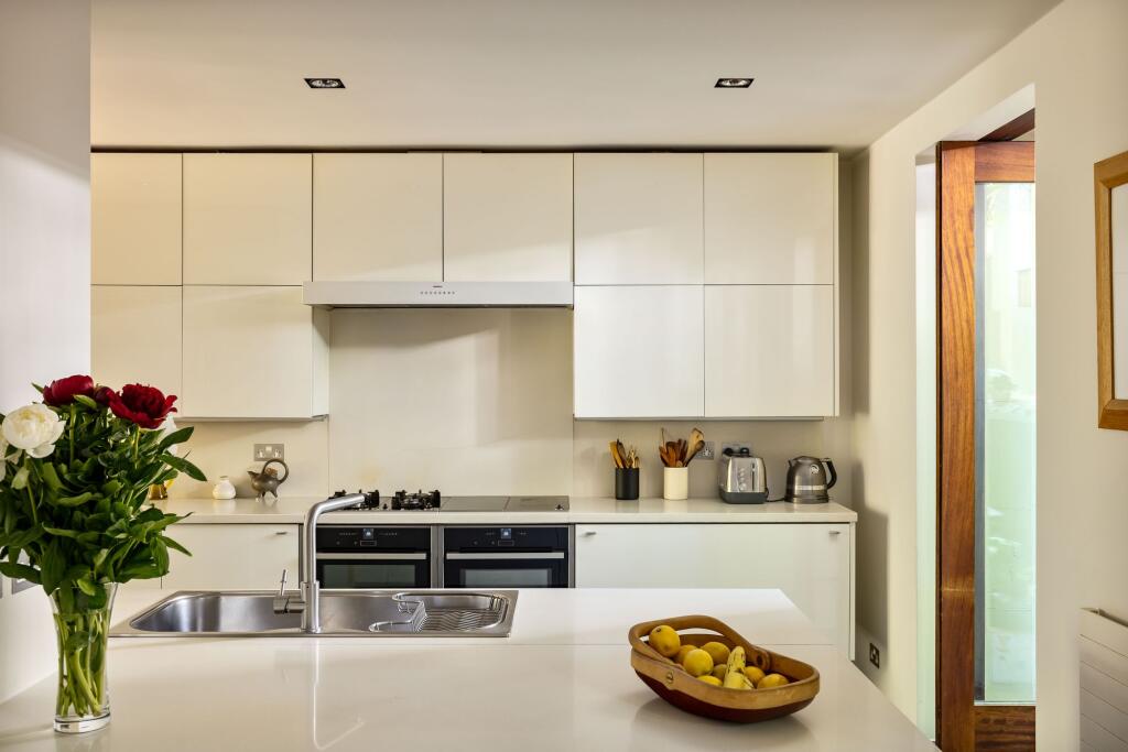 Main image of property: Regents Park Road, London, NW1