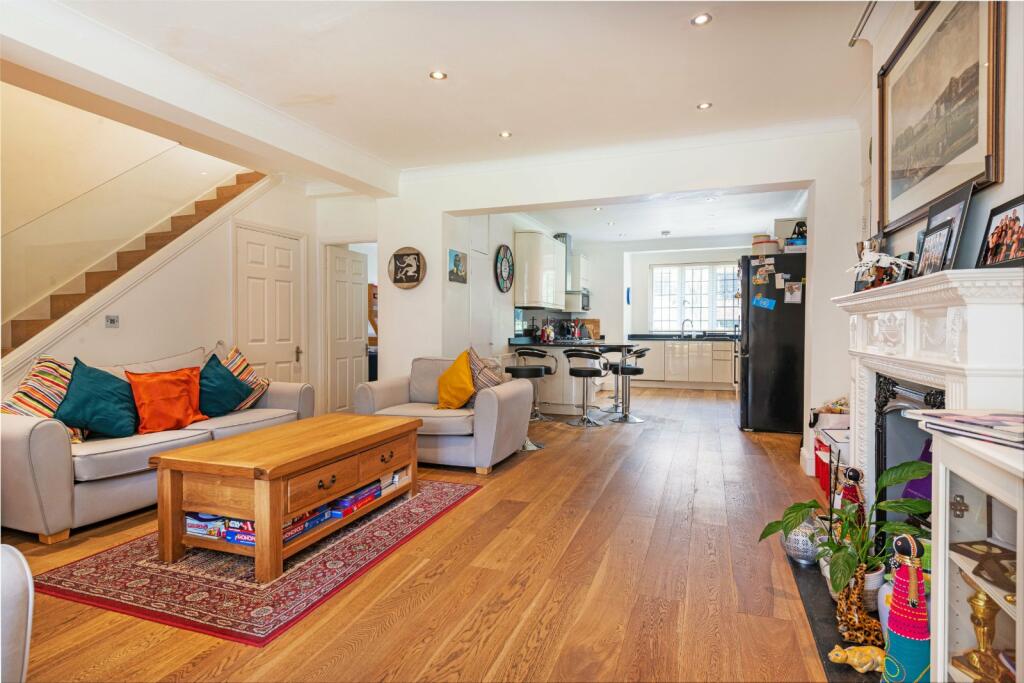 4 bedroom semidetached house for sale in Ripon House, Manor Fields