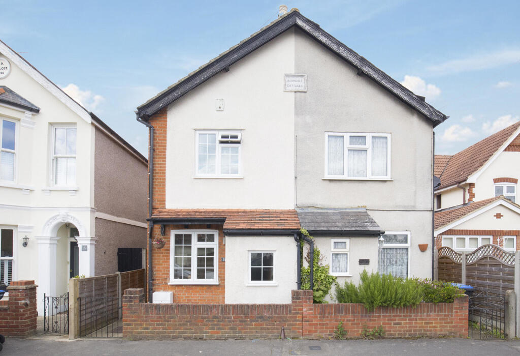 2 bedroom semidetached house for sale in Pear Tree Road, Addlestone
