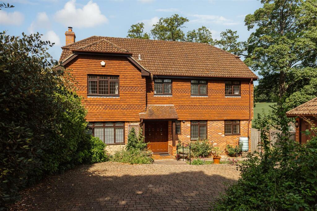 4 bedroom detached house for sale in Byfleets Lane, Warnham, Horsham, RH12
