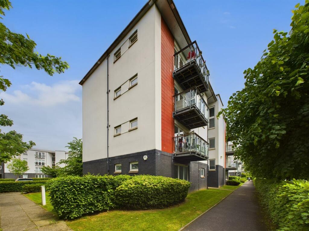 3 bedroom flat for sale in Redshank Avenue, Renfrew, PA4