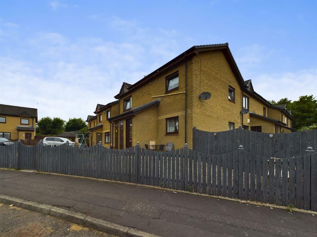 2 bedroom flat for sale in Greenlaw Crescent, Paisley, PA1