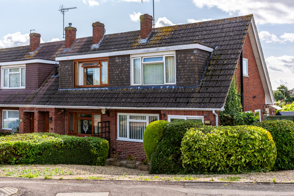 3 bedroom semidetached house for sale in Thoresby Avenue, Tuffley
