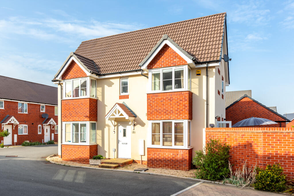 3 bedroom semidetached house for sale in Hawthorne Close, Coopers Edge