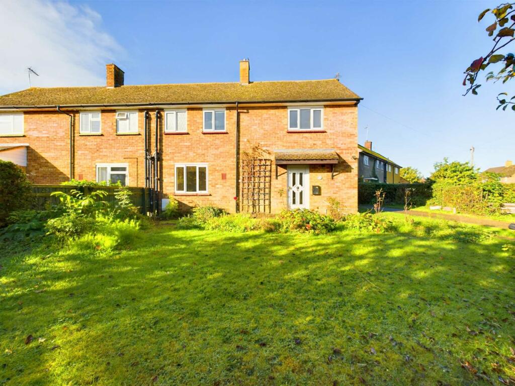 3 bedroom semidetached house for sale in Harts Road, Haddenham, HP17