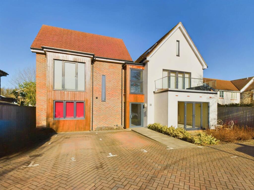 Main image of property: Odyssey, 40 Thame Road