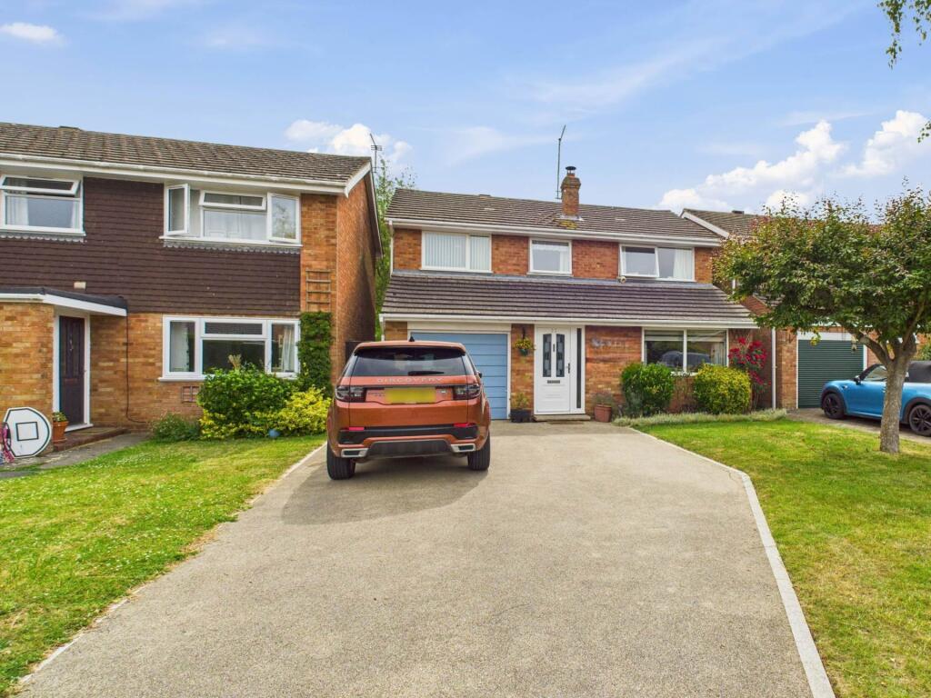Main image of property: Quakers Mede, Haddenham