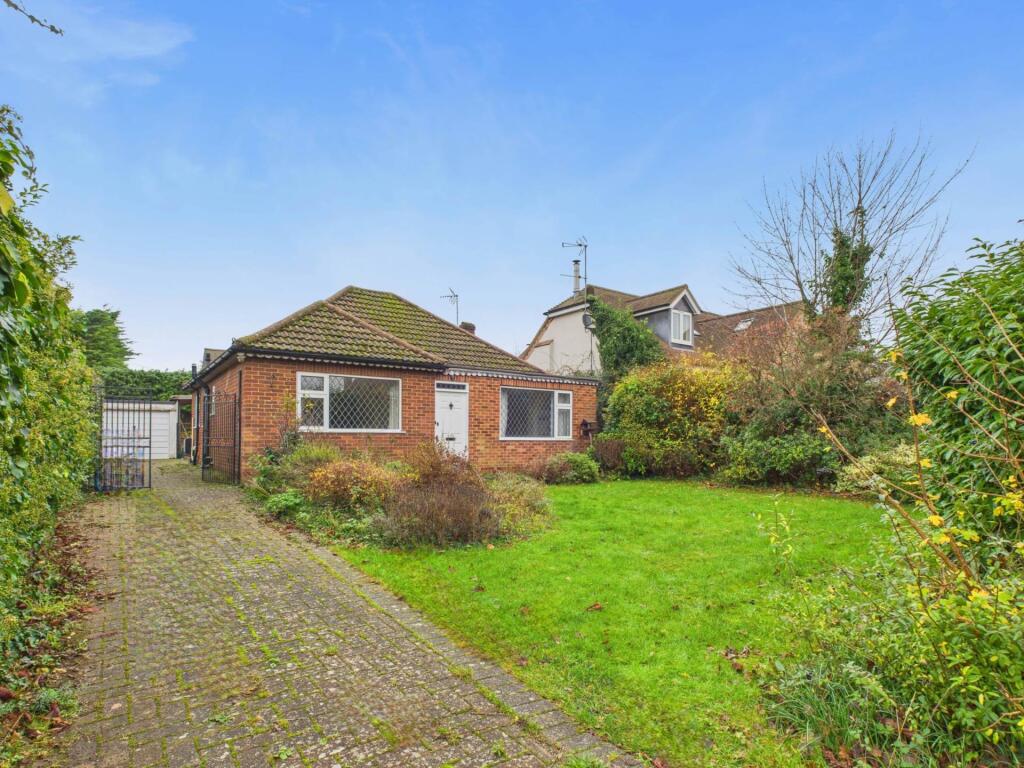 Main image of property: Thame Road, Haddenham