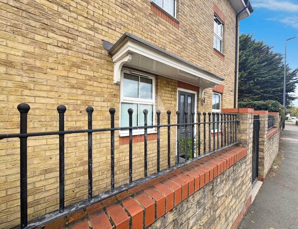 Main image of property: South Road, Maidenhead, SL6