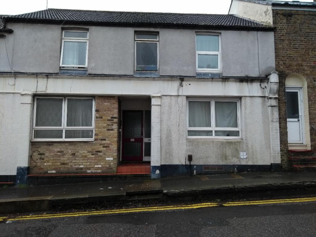 1 bedroom flat for rent in Tower Street, CT17
