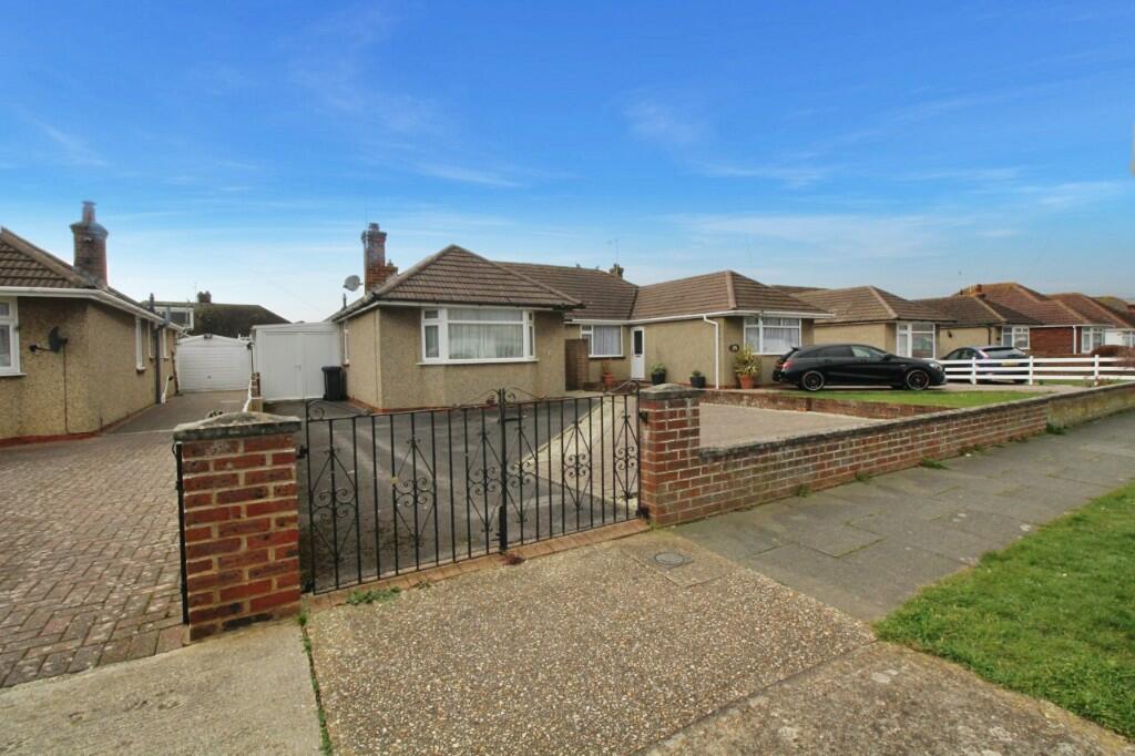 2 bedroom bungalow for sale in Barfield Park, Lancing, West Sussex, BN15