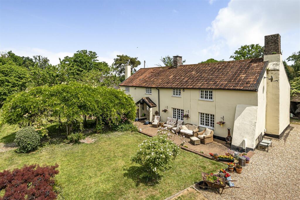 4 bedroom detached house for sale in Ashill, Cullompton, EX15