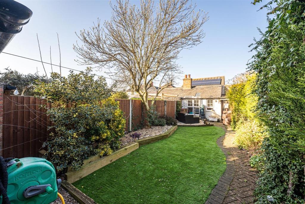 4 bedroom terraced house for sale in NN16 Kingsley Avenue, Kettering, NN16