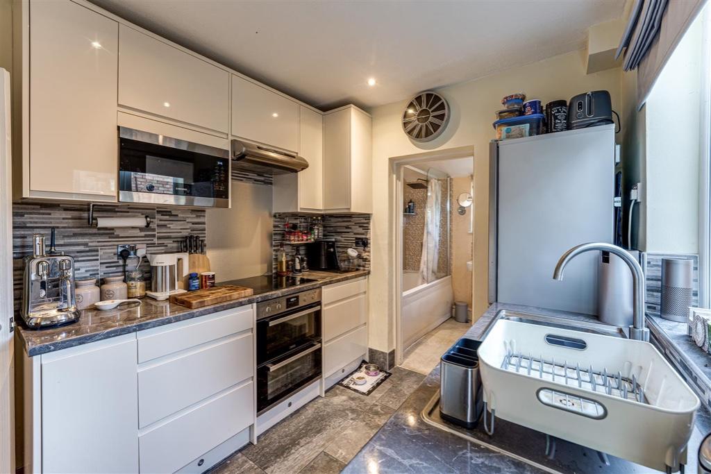 4 bedroom terraced house for sale in NN16 Kingsley Avenue, Kettering, NN16