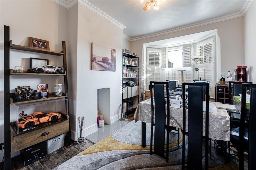 4 bedroom terraced house for sale in NN16 Kingsley Avenue, Kettering, NN16