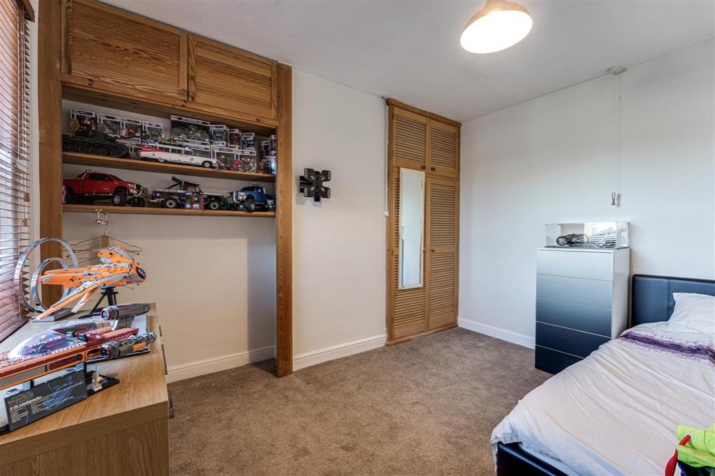 4 bedroom terraced house for sale in NN16 Kingsley Avenue, Kettering, NN16