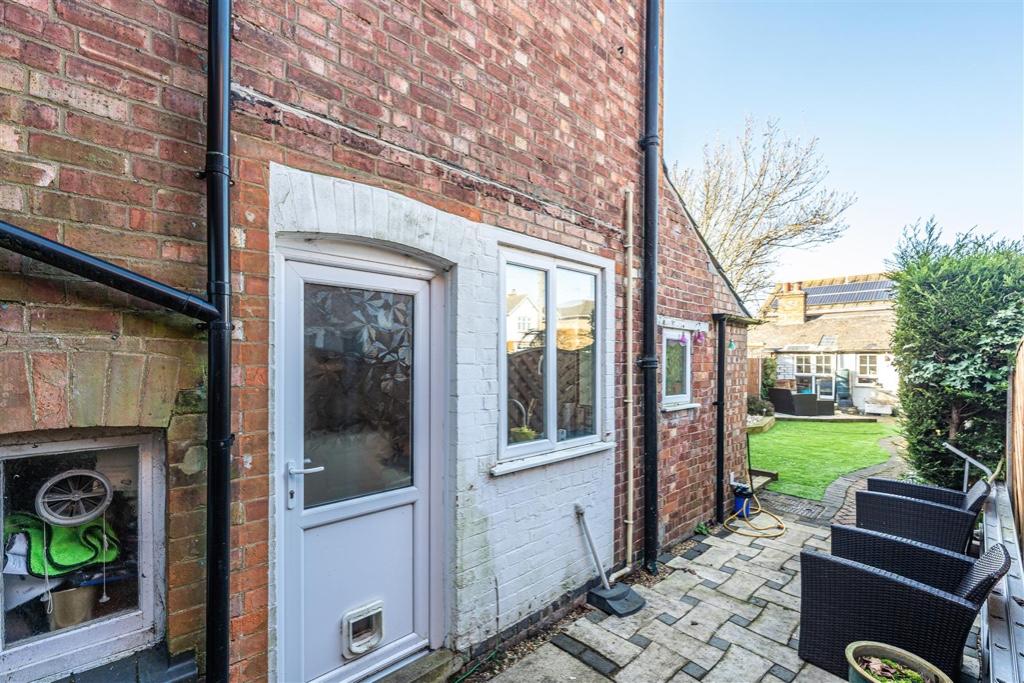 4 bedroom terraced house for sale in NN16 Kingsley Avenue, Kettering, NN16
