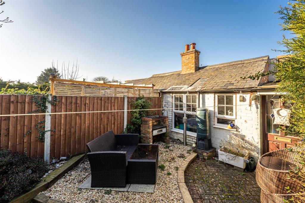 4 bedroom terraced house for sale in NN16 Kingsley Avenue, Kettering, NN16