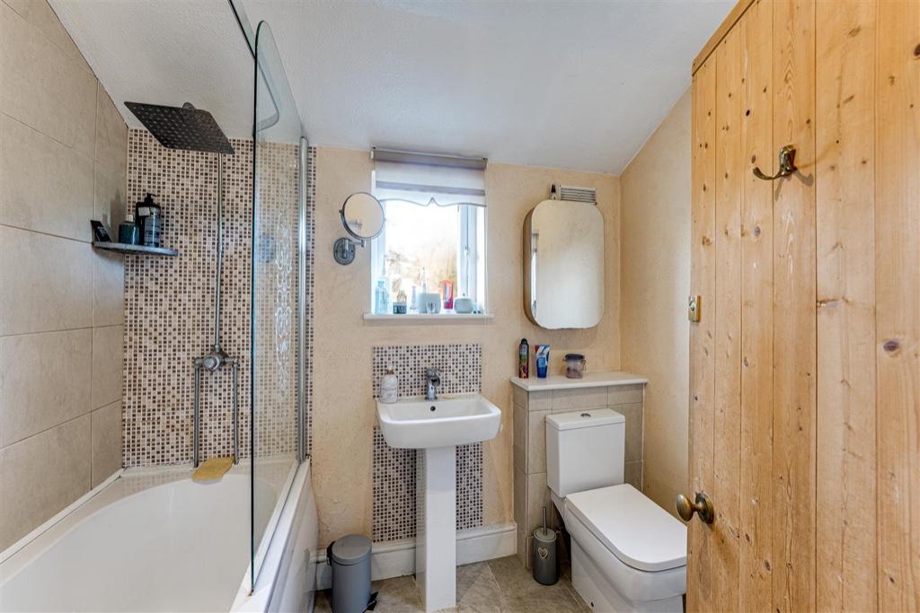 4 bedroom terraced house for sale in NN16 Kingsley Avenue, Kettering, NN16