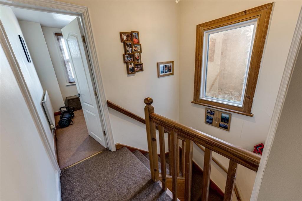 4 bedroom terraced house for sale in NN16 Kingsley Avenue, Kettering, NN16