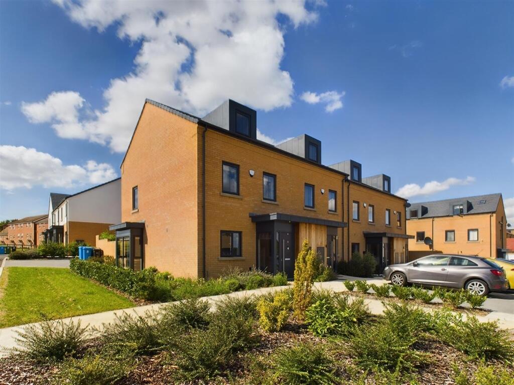 3 bedroom town house for sale in NN18 Cheviots Place, Little Stanion, NN18