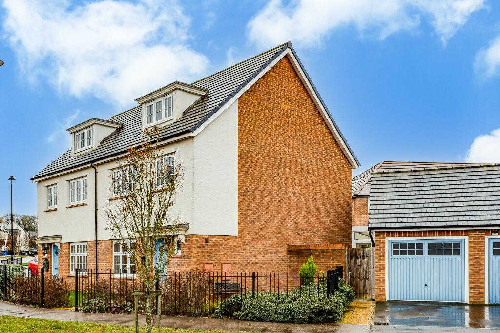 4 bedroom semidetached house for sale in NN15 Manor Road, Barton