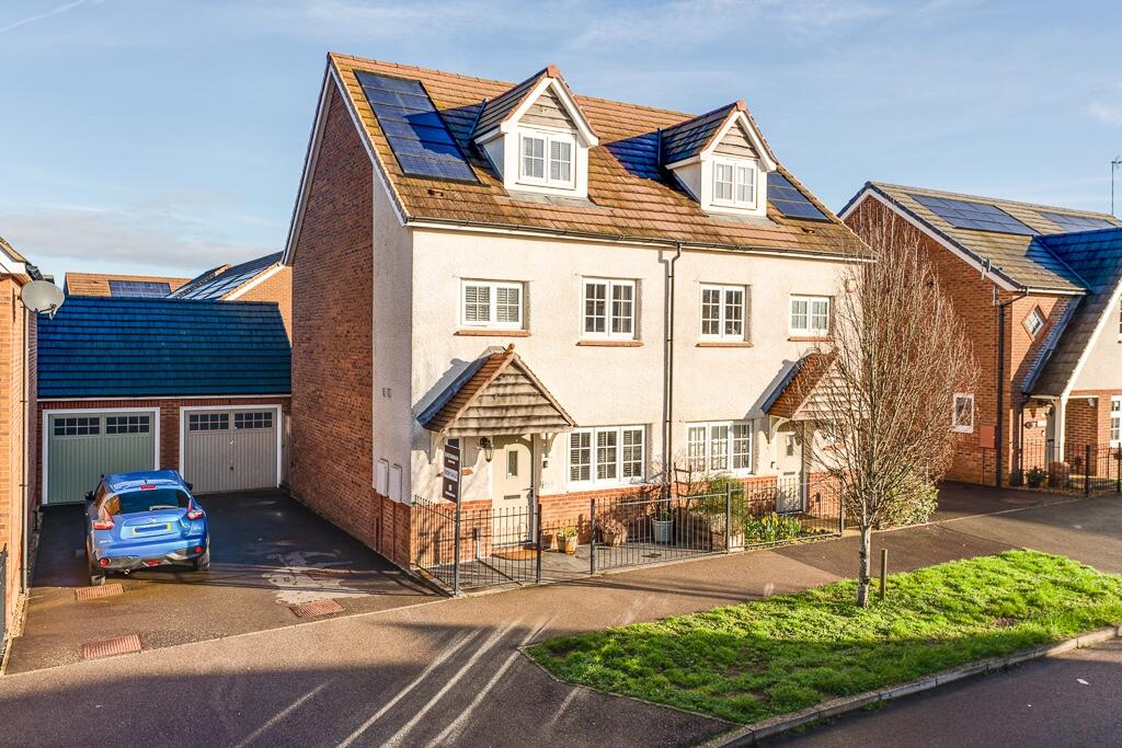 4 bedroom semidetached house for sale in NN15 Manor Road, Barton