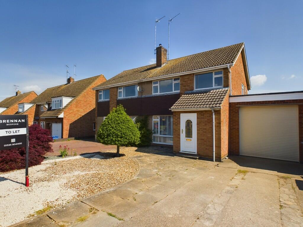 3 bedroom semidetached house for rent in Deeble Road, Kettering