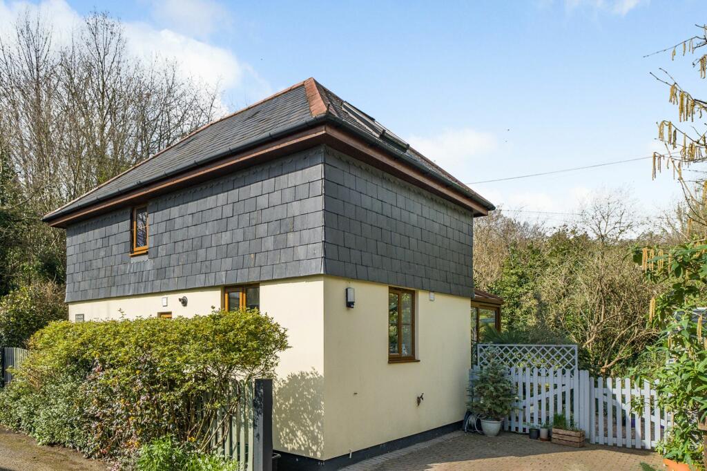 2 bedroom cottage for sale in Coombe Lane, Teignmouth, TQ14