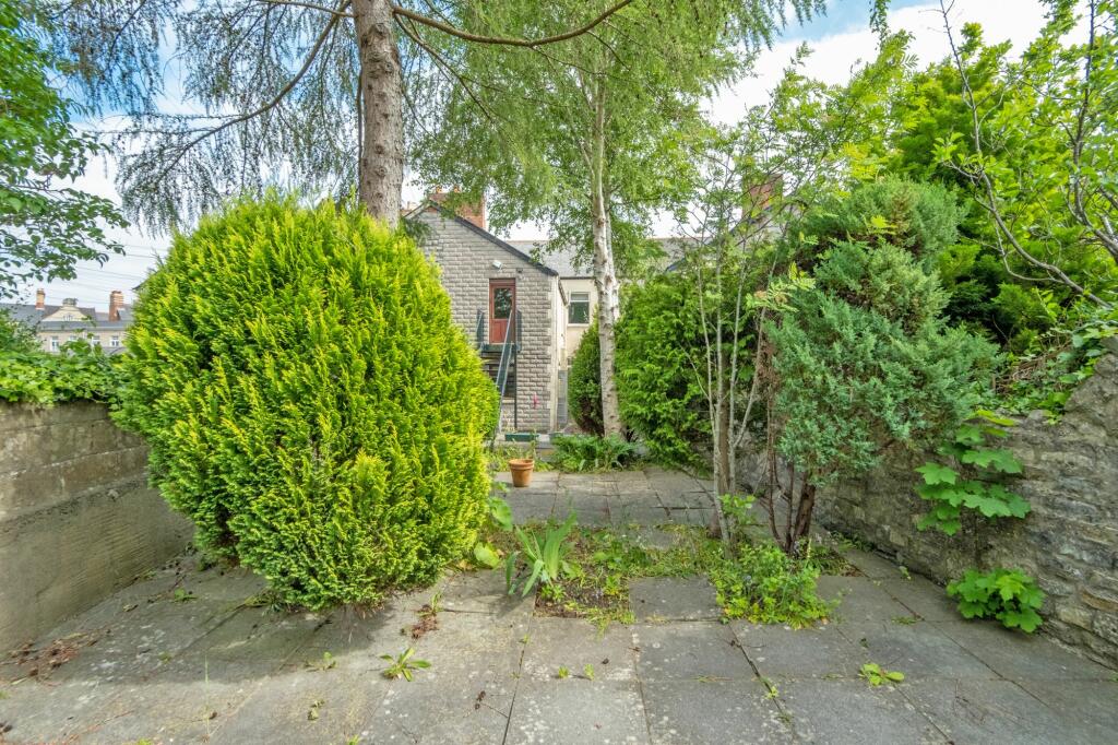 4 bedroom terraced house for sale in Bradenham Place, Penarth, CF64