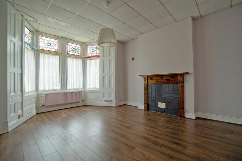 4 bedroom terraced house for sale in Bradenham Place, Penarth, CF64