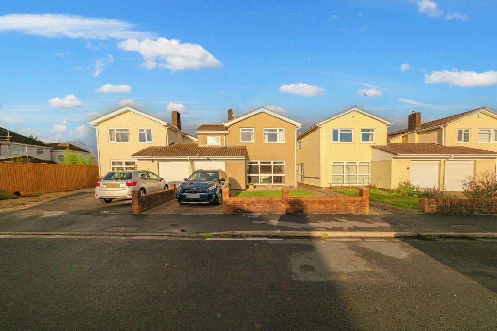 5 bedroom link detached house for sale in Westerleigh Close, Bristol, BS16