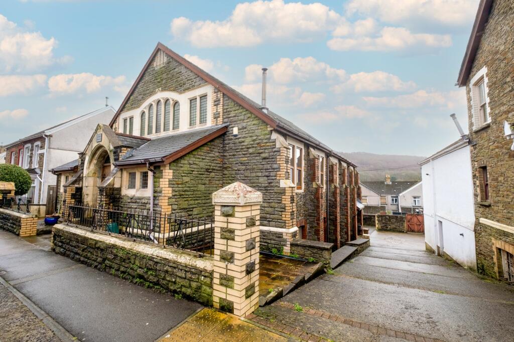 3 bedroom ground floor flat for sale in Ffrwd Terrace, Llanbradach, CF83