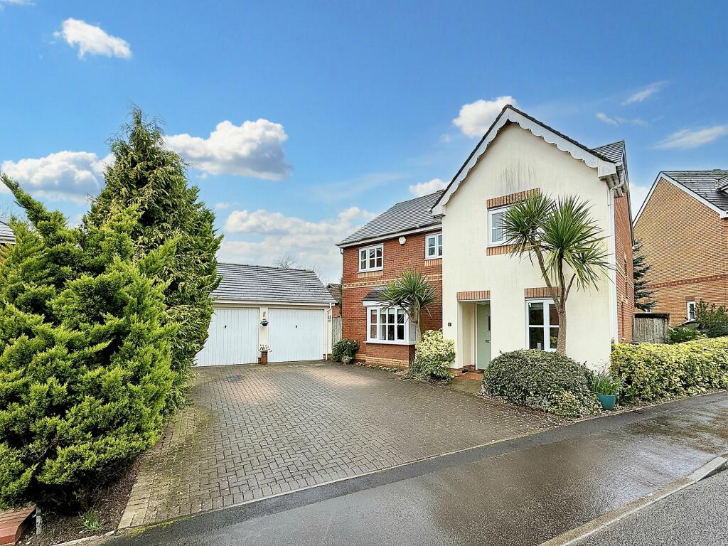 4 bedroom detached house for sale in Ragnall Close, Thornhill, CF14