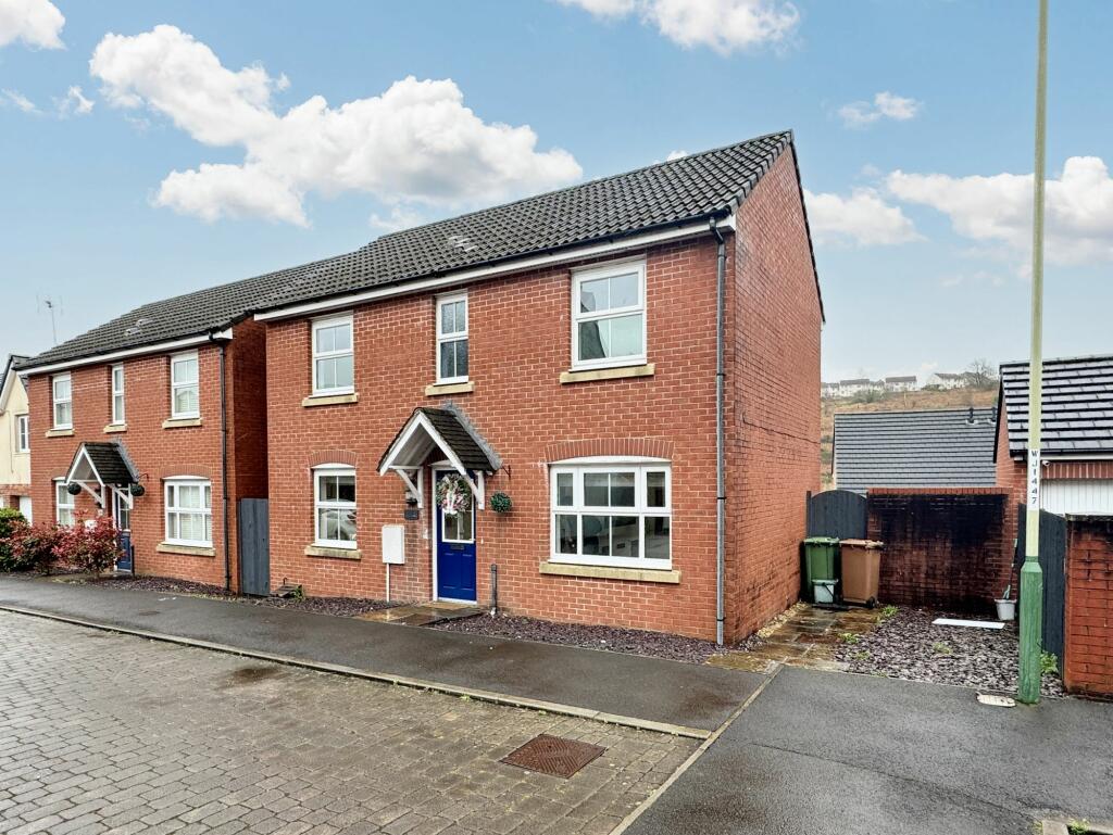 3 bedroom detached house for sale in Griffin Drive, Penallta, CF82