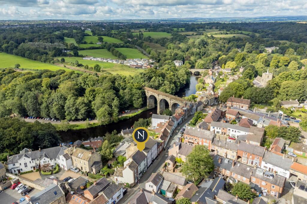 4 bedroom town house for sale in Kirkgate, Knaresborough, HG5