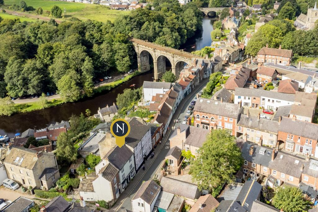 4 bedroom town house for sale in Kirkgate, Knaresborough, HG5