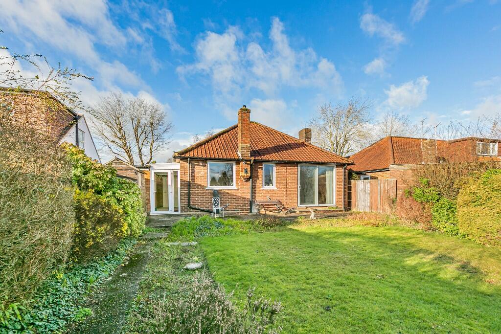 Additional property image - Stanley Avenue, St. Albans, Hertfordshire, AL2