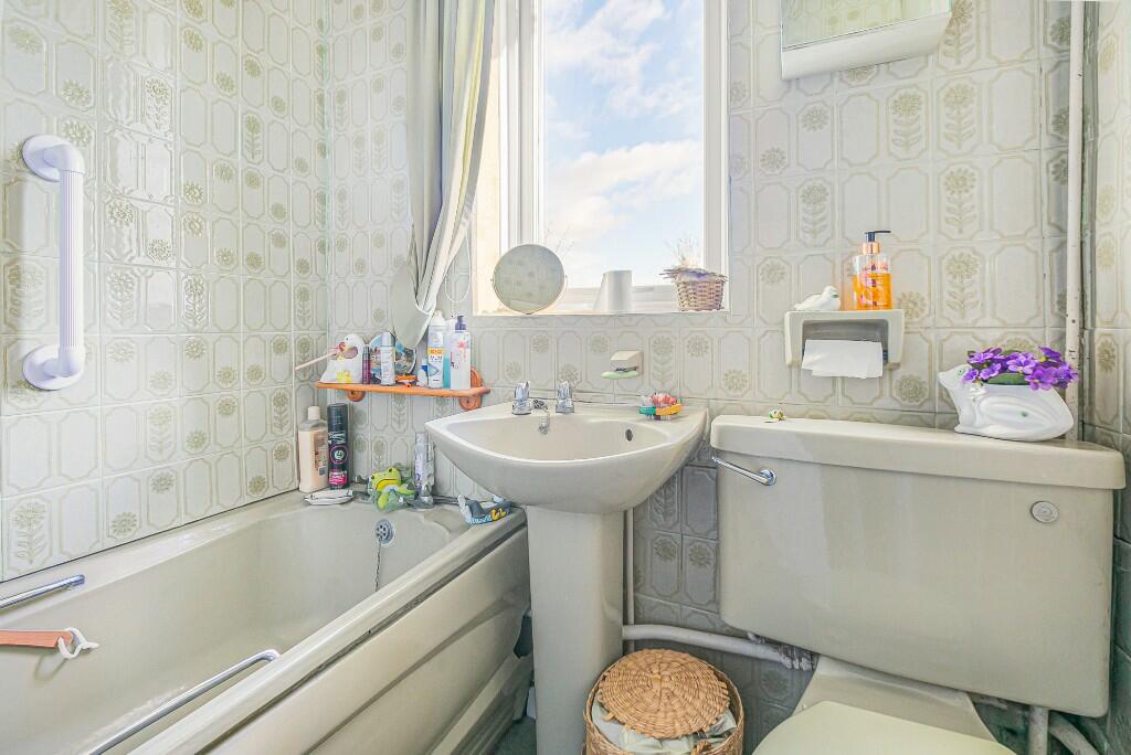Additional property image - Stanley Avenue, St. Albans, Hertfordshire, AL2