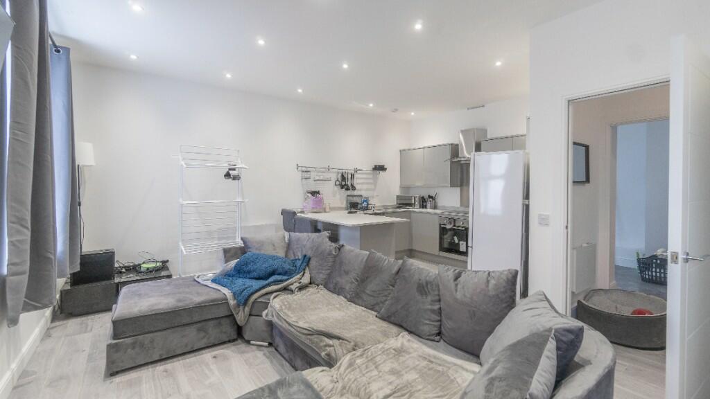 2 bedroom flat for sale in Main Street, Kilbirnie, Ayrshire, KA25