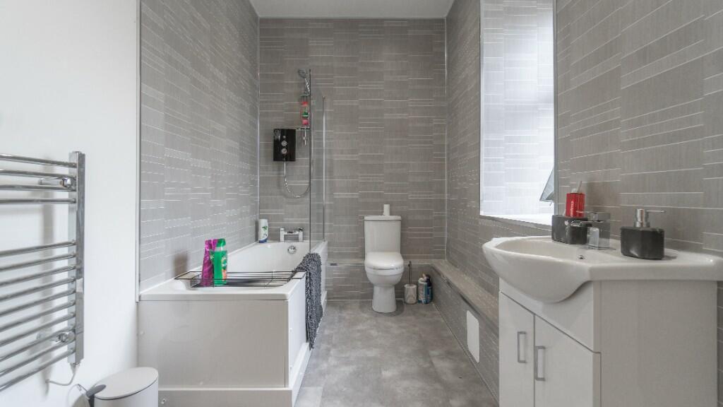 2 bedroom flat for sale in Main Street, Kilbirnie, Ayrshire, KA25