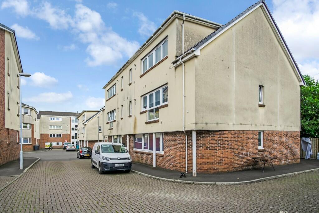 2 bedroom flat for sale in Willowpark Court, Airdrie, Lanarkshire, ML6