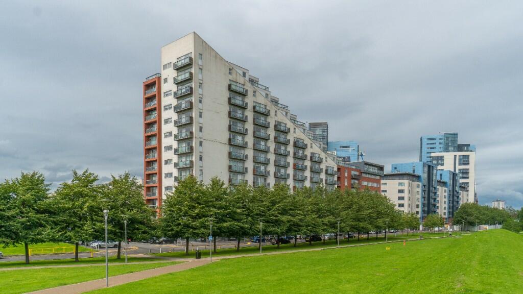 2 bedroom flat for sale in Glasgow Harbour Terraces, Glasgow, G11