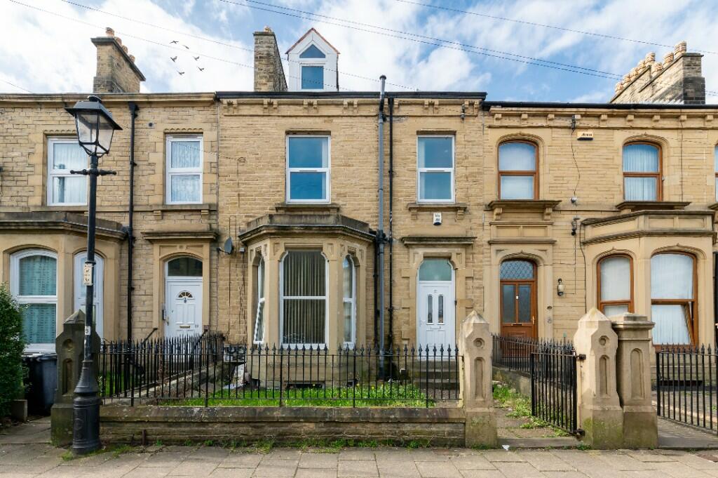 8 bedroom terraced house for sale in Water Street, Huddersfield, West Yorkshire, HD1