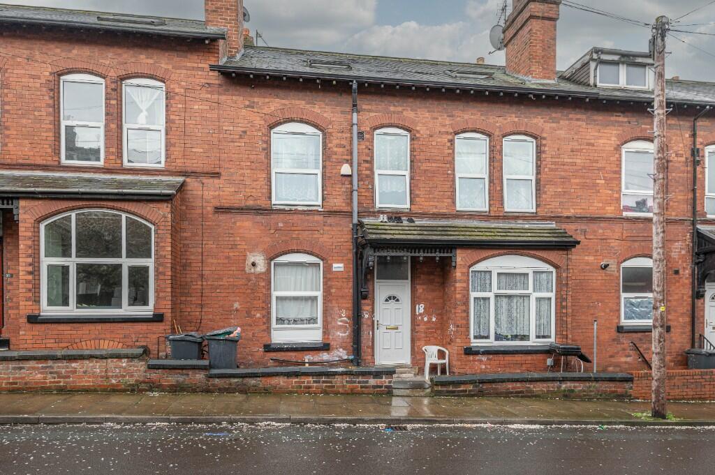4 bedroom terraced house for sale in Elford Grove, Leeds, West Yorkshire, LS8